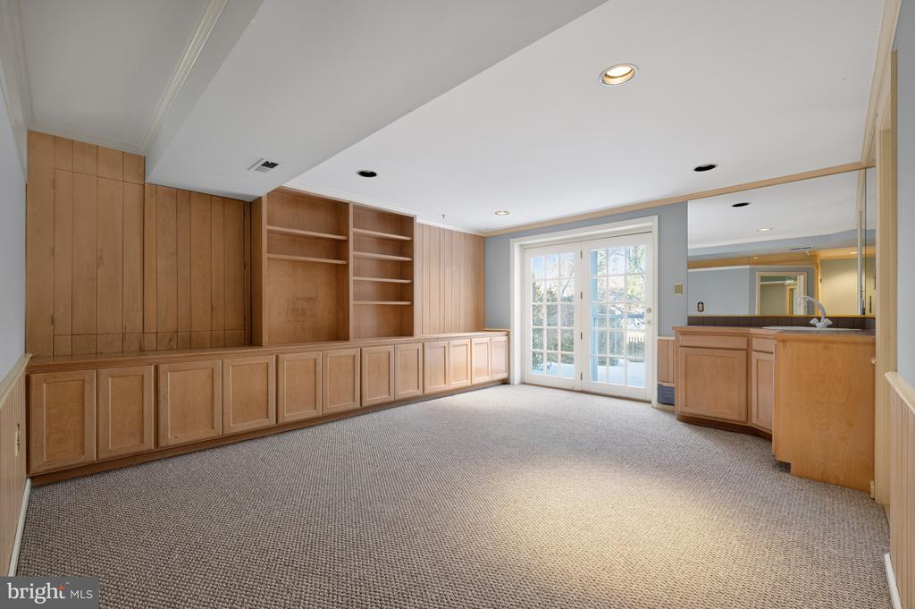 8815 SURREY COURT