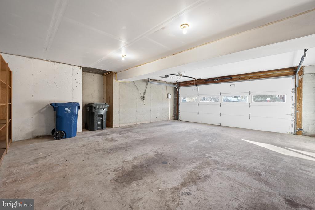 8815 SURREY COURT