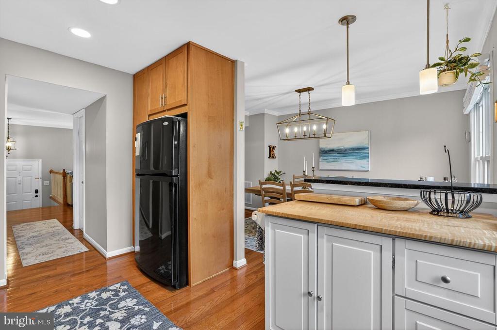 4830 TREASURE COURT