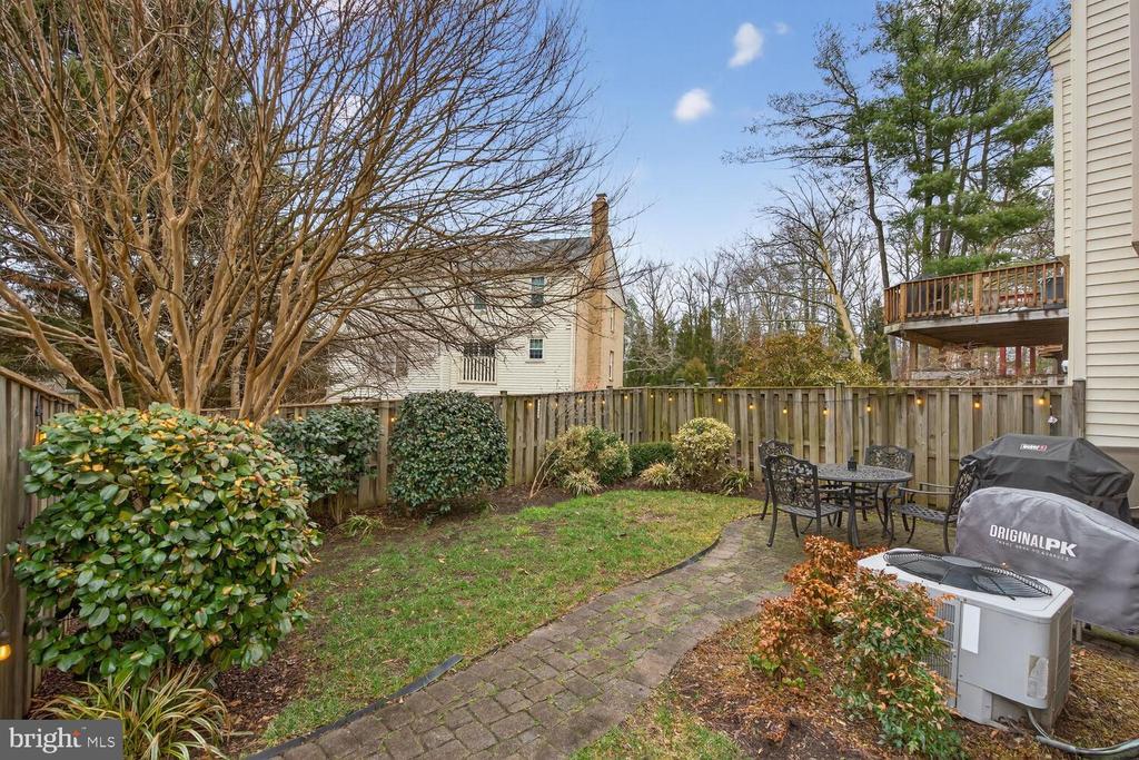 4830 TREASURE COURT