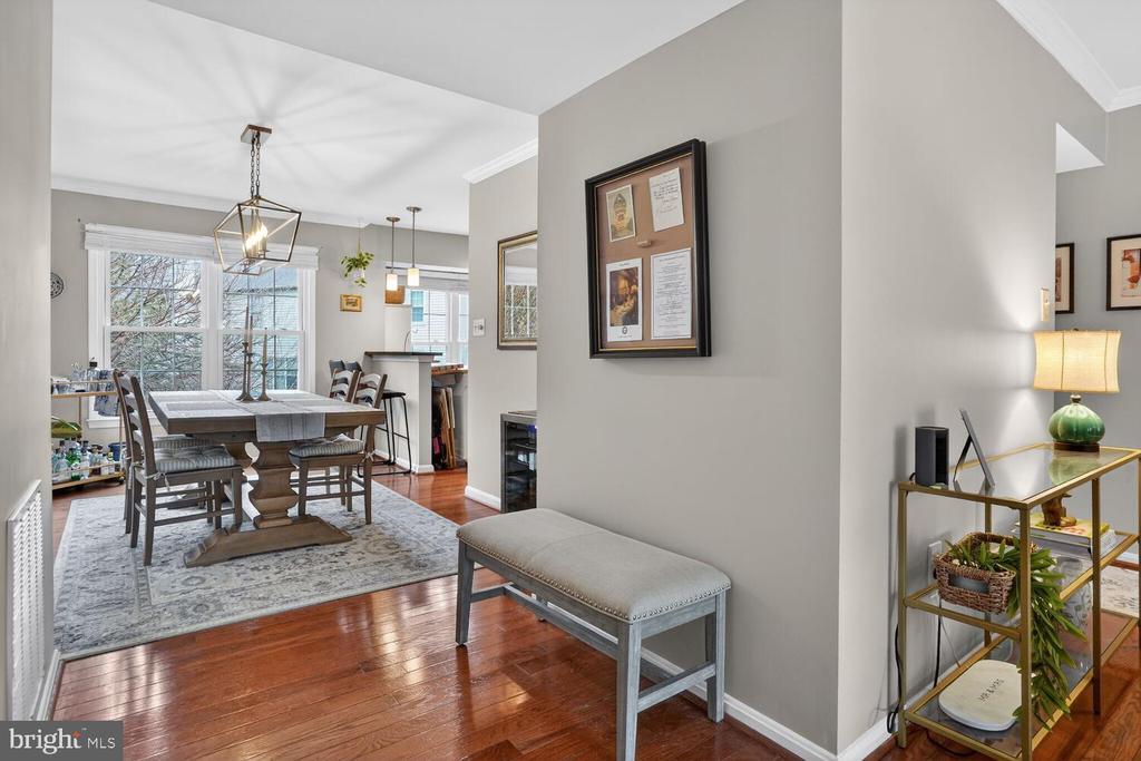 4830 TREASURE COURT
