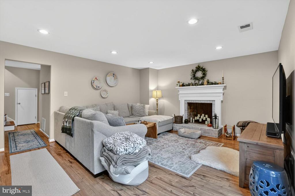4830 TREASURE COURT