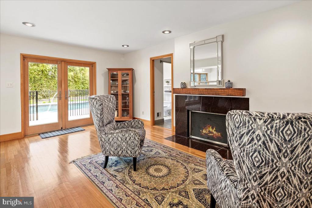 9410 FERRY LANDING COURT