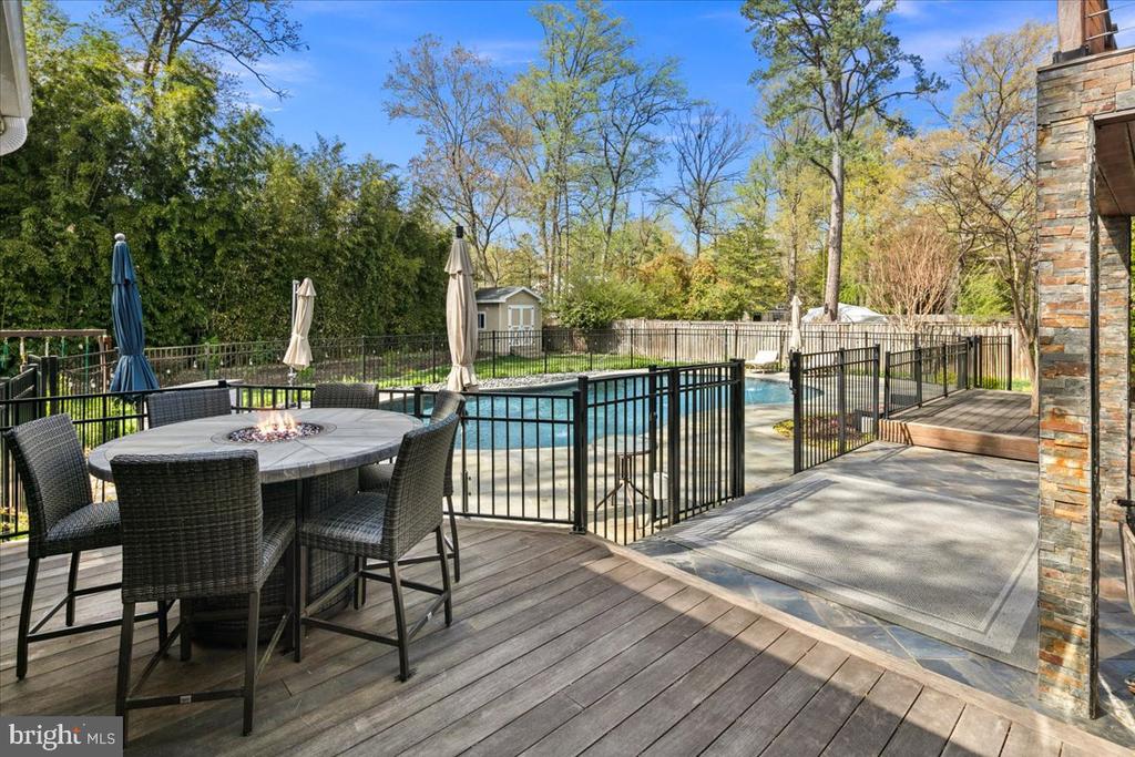 9410 FERRY LANDING COURT