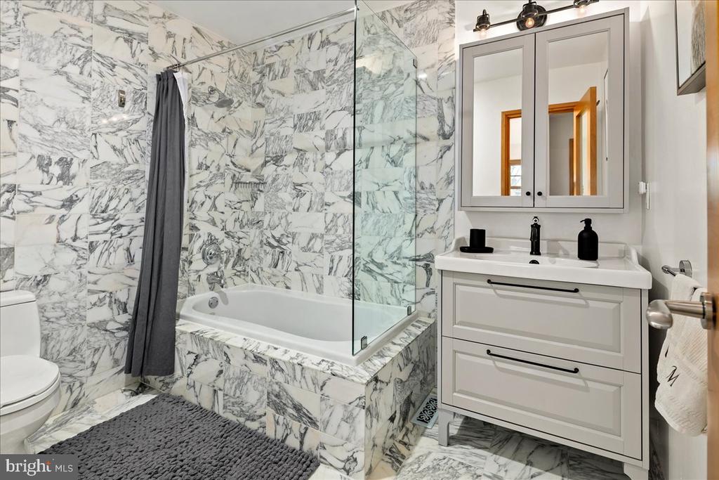 9410 FERRY LANDING COURT