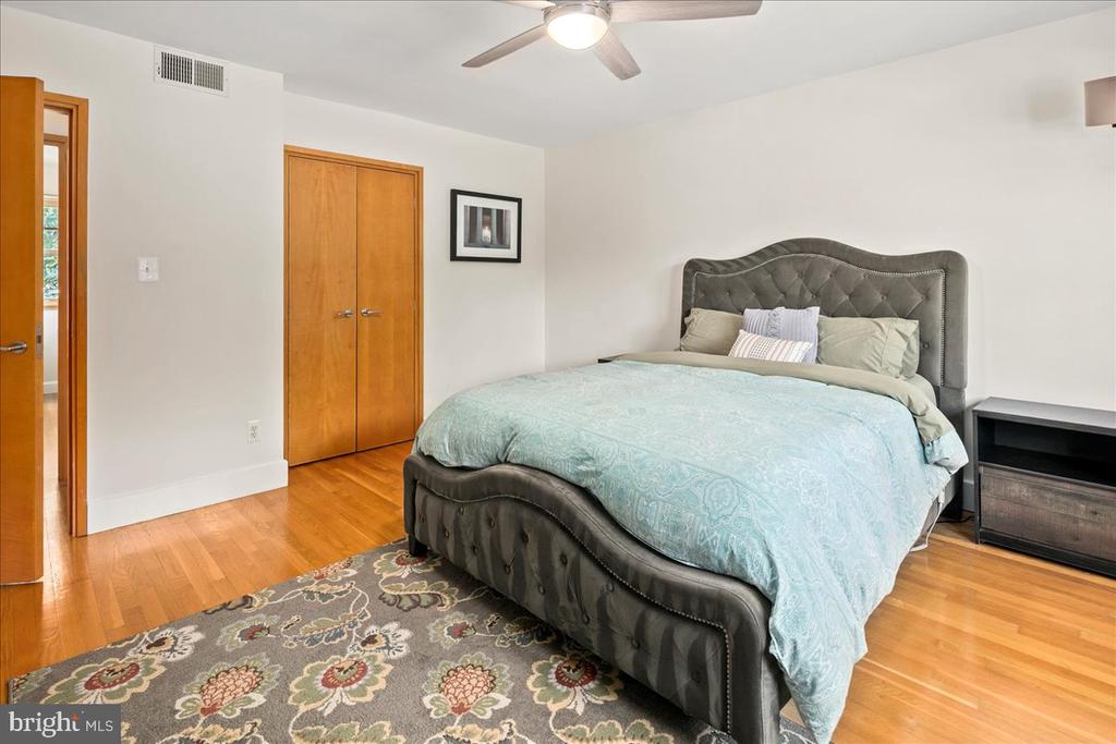 9410 FERRY LANDING COURT