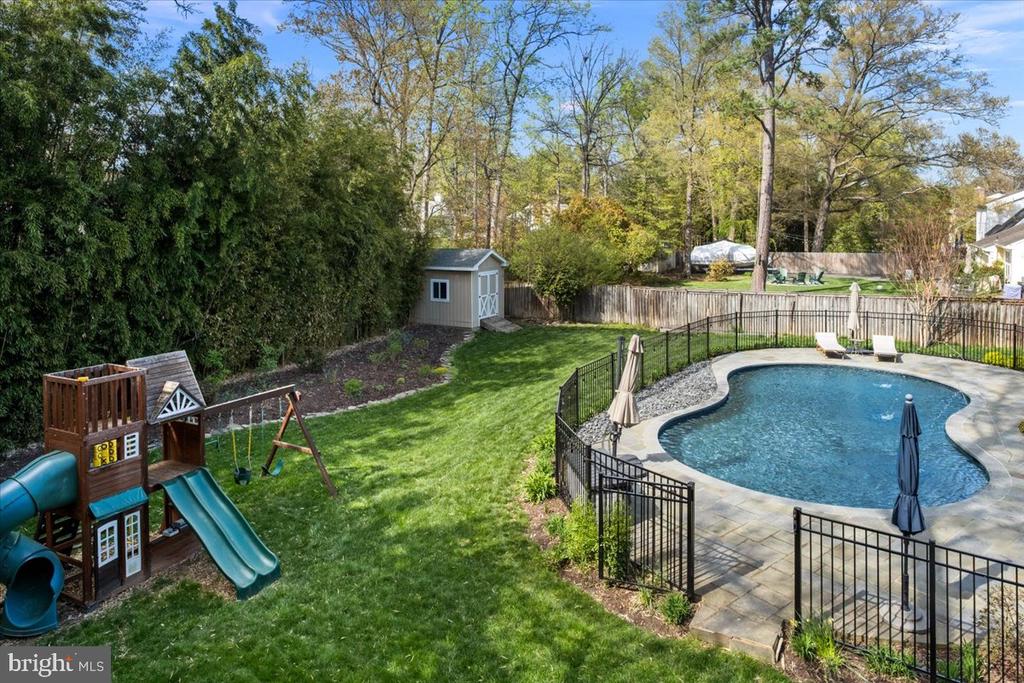 9410 FERRY LANDING COURT