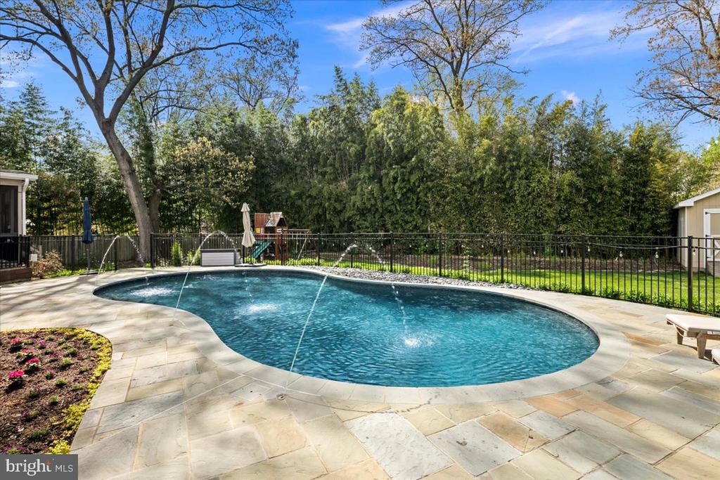 9410 FERRY LANDING COURT