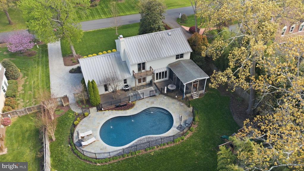 9410 FERRY LANDING COURT