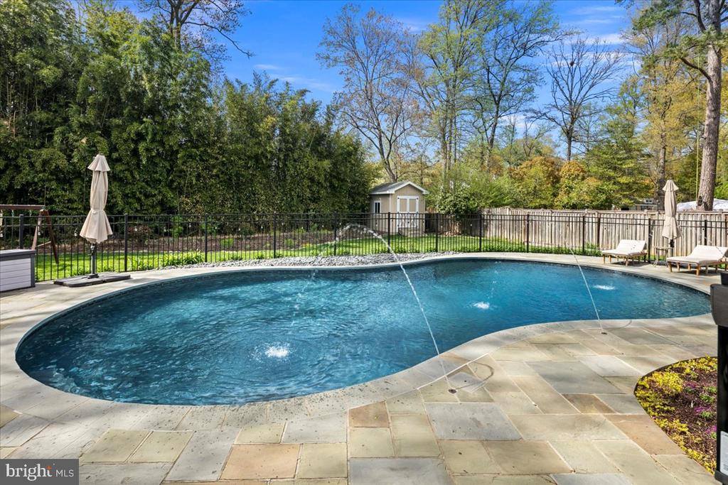 9410 FERRY LANDING COURT