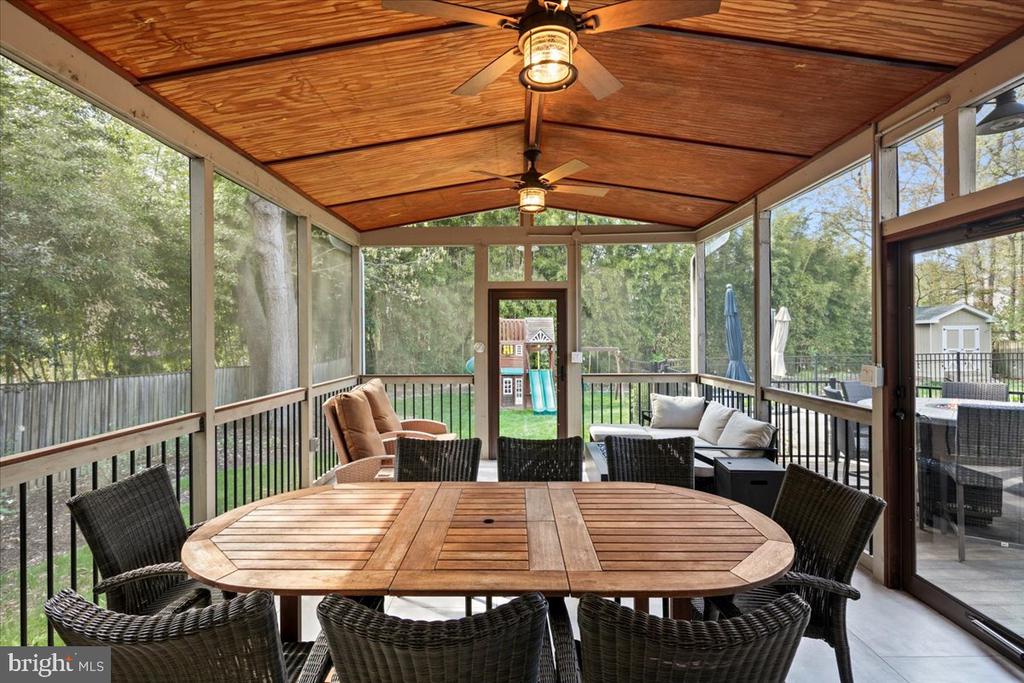 9410 FERRY LANDING COURT