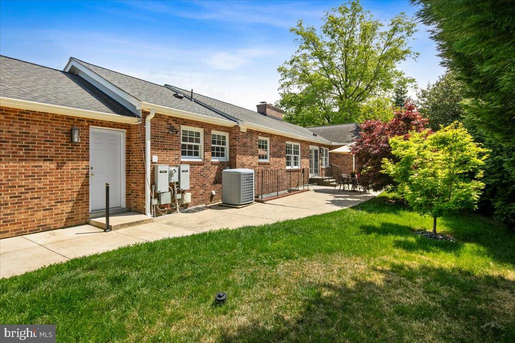 9352 MOUNT VERNON CIRCLE