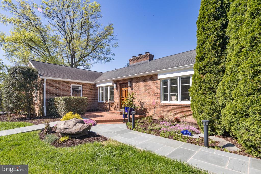 9352 MOUNT VERNON CIRCLE