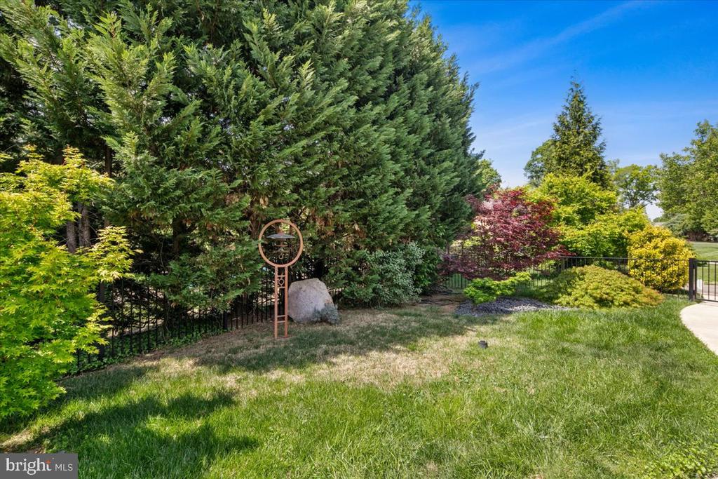 9352 MOUNT VERNON CIRCLE