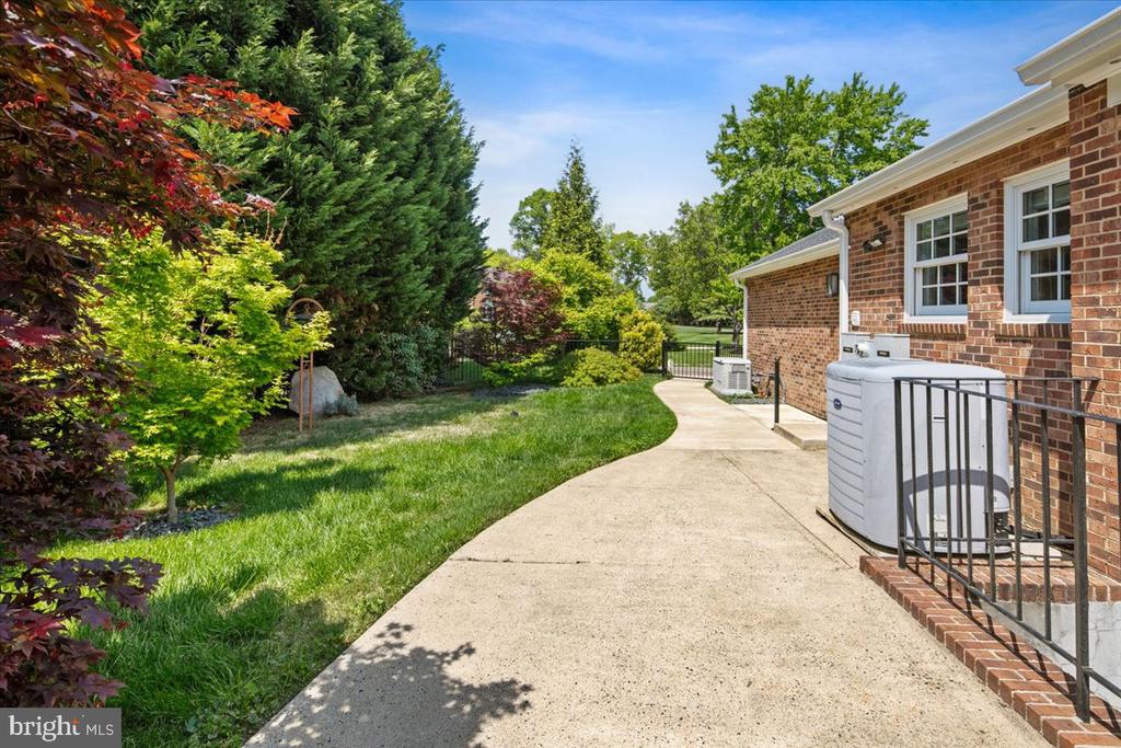 9352 MOUNT VERNON CIRCLE