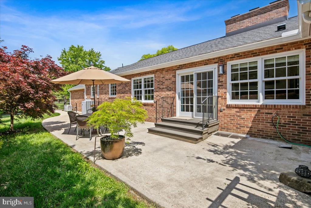 9352 MOUNT VERNON CIRCLE