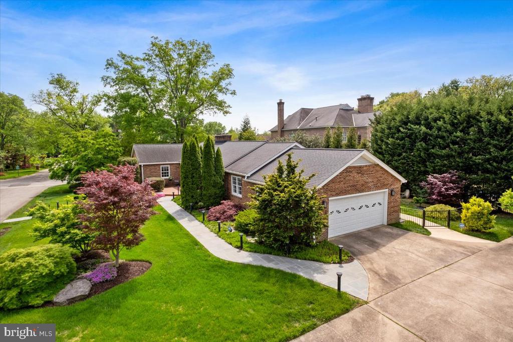 9352 MOUNT VERNON CIRCLE