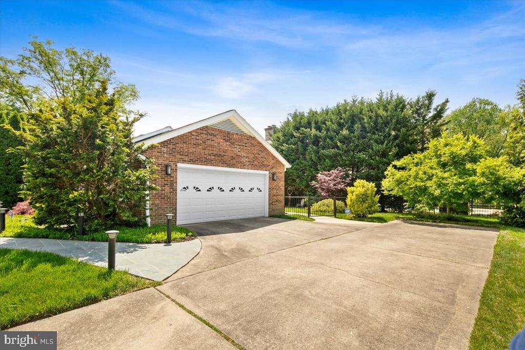 9352 MOUNT VERNON CIRCLE