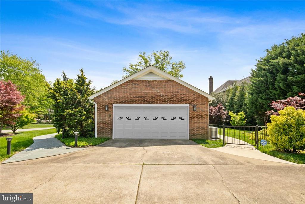 9352 MOUNT VERNON CIRCLE
