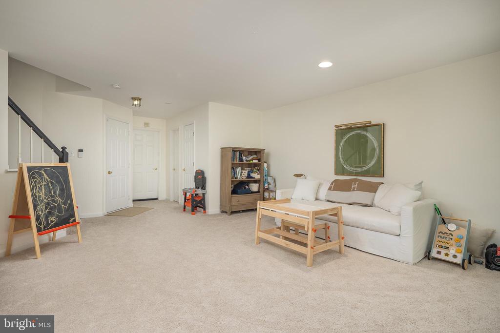 6611 DUNWICH WAY