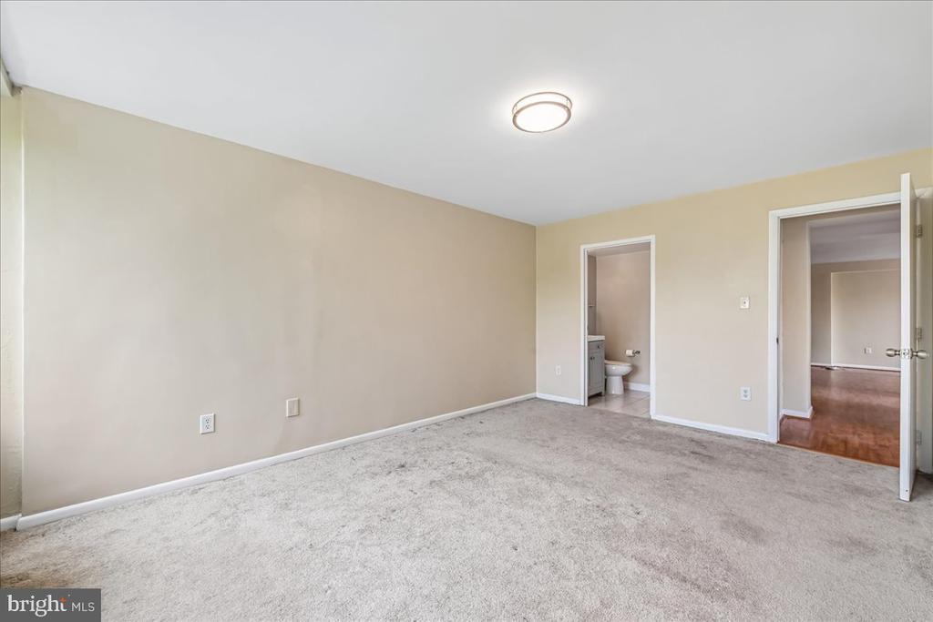 6631 WAKEFIELD DRIVE 203