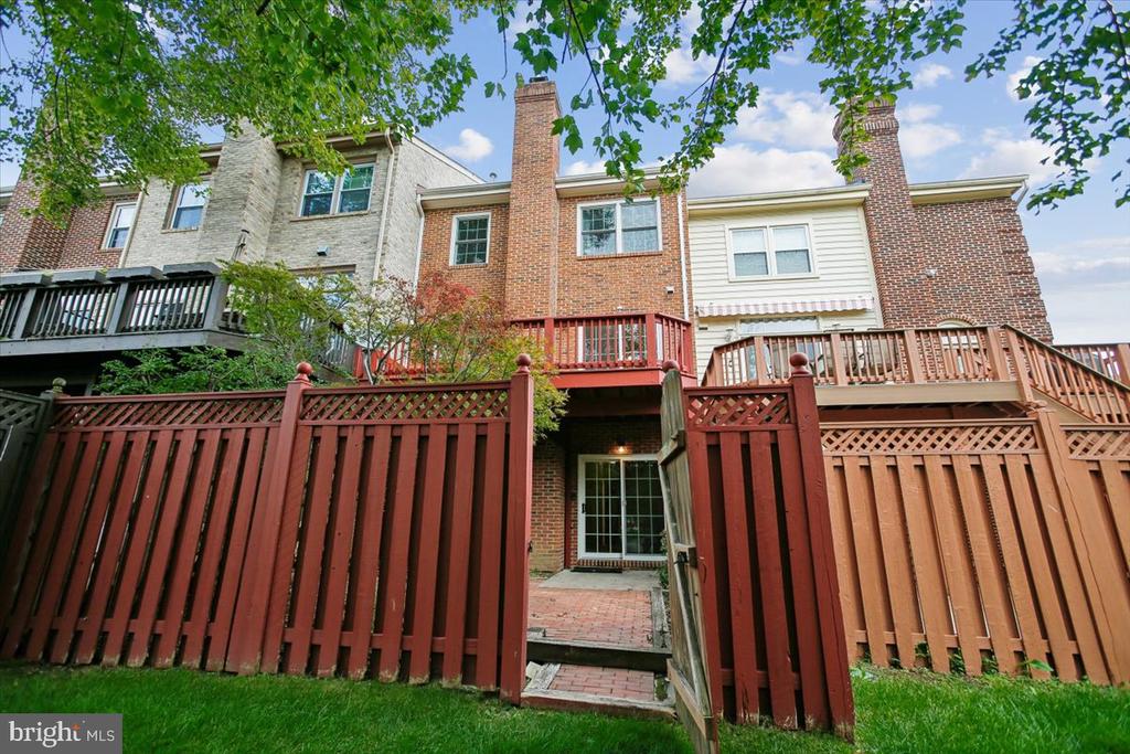 6488 SHARON KAY COURT