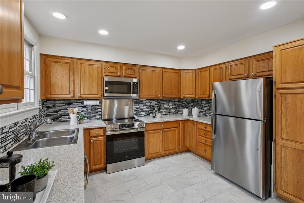 6488 SHARON KAY COURT