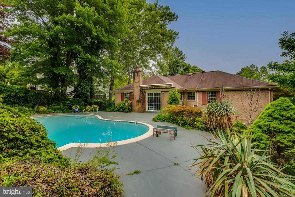2108 WILKINSON PLACE