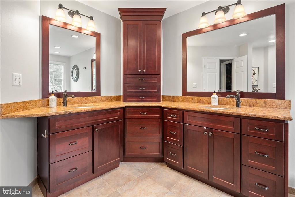 3801 WASHINGTON WOODS DRIVE