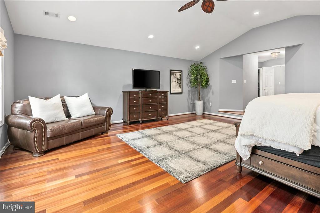 3801 WASHINGTON WOODS DRIVE