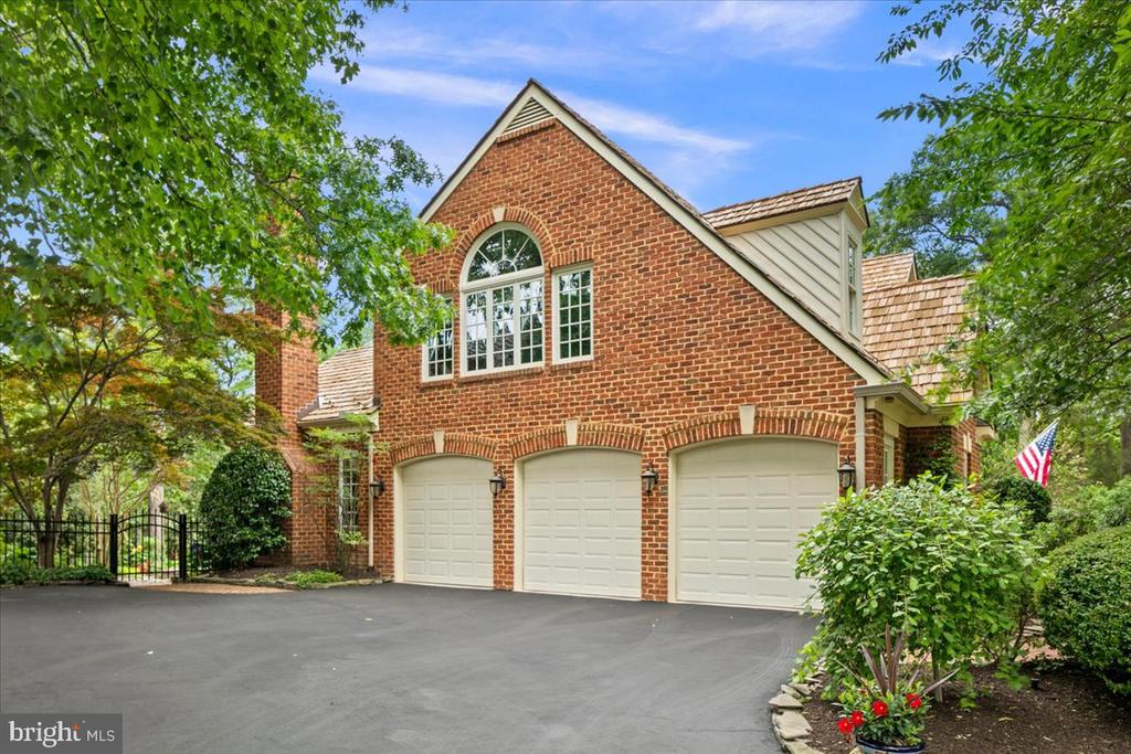 3801 WASHINGTON WOODS DRIVE