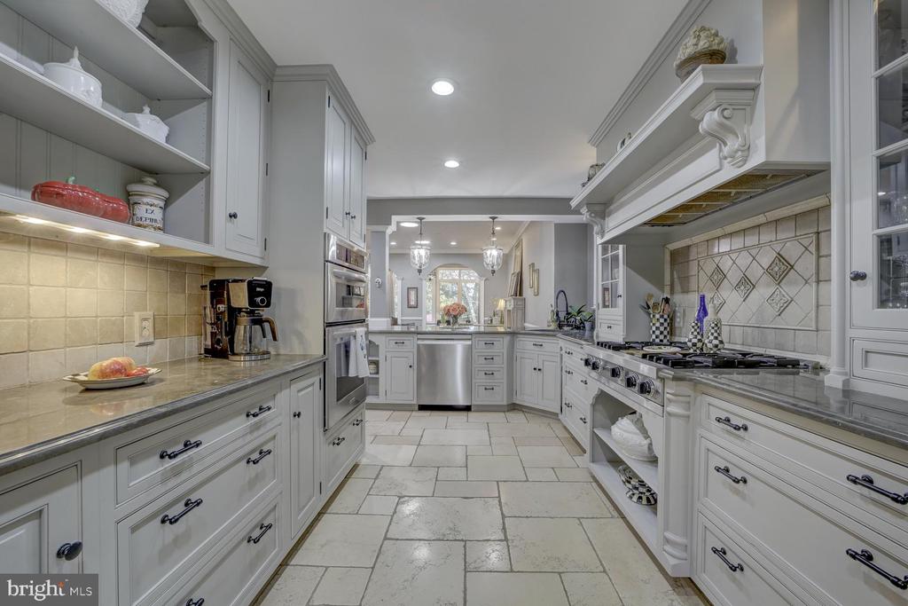 6407 OLMI LANDRITH DRIVE