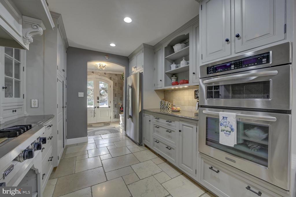 6407 OLMI LANDRITH DRIVE