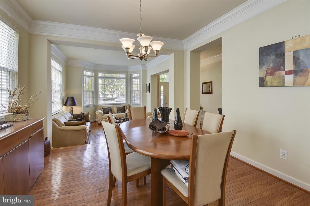 6087 Piney Woods Ct, -3710, United States