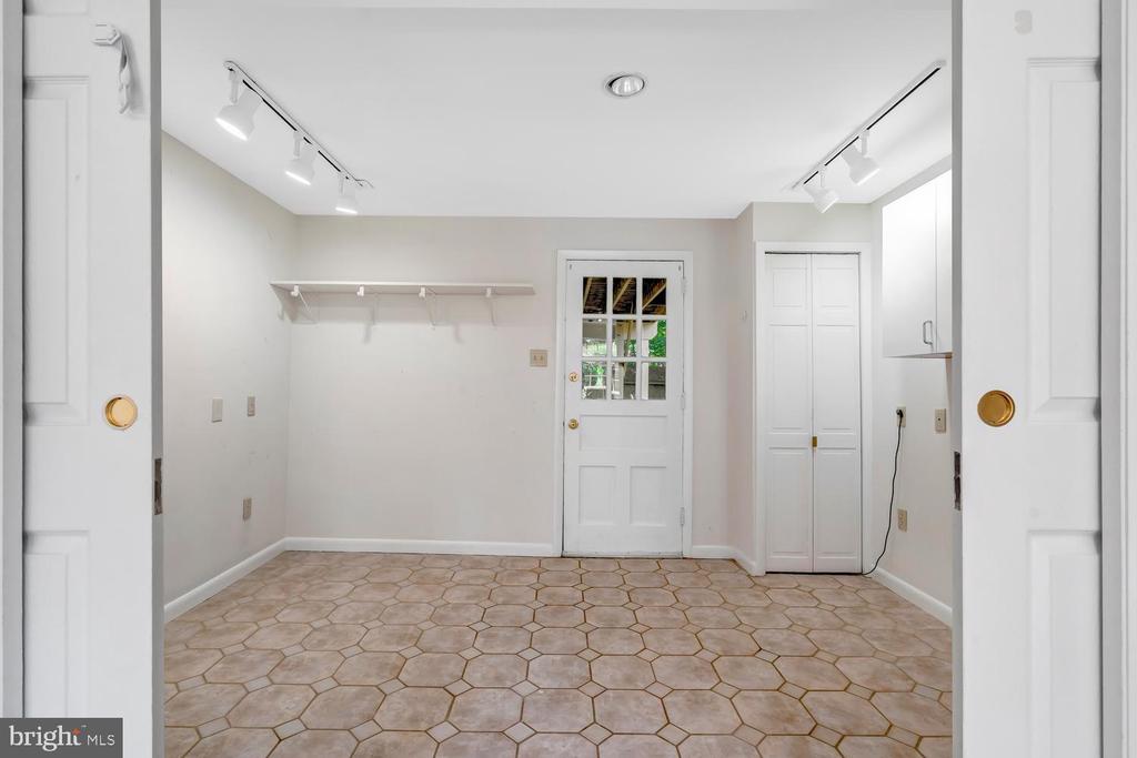 8010 CANDLEWOOD DRIVE