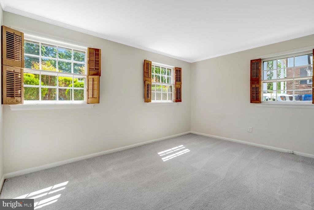 8010 CANDLEWOOD DRIVE