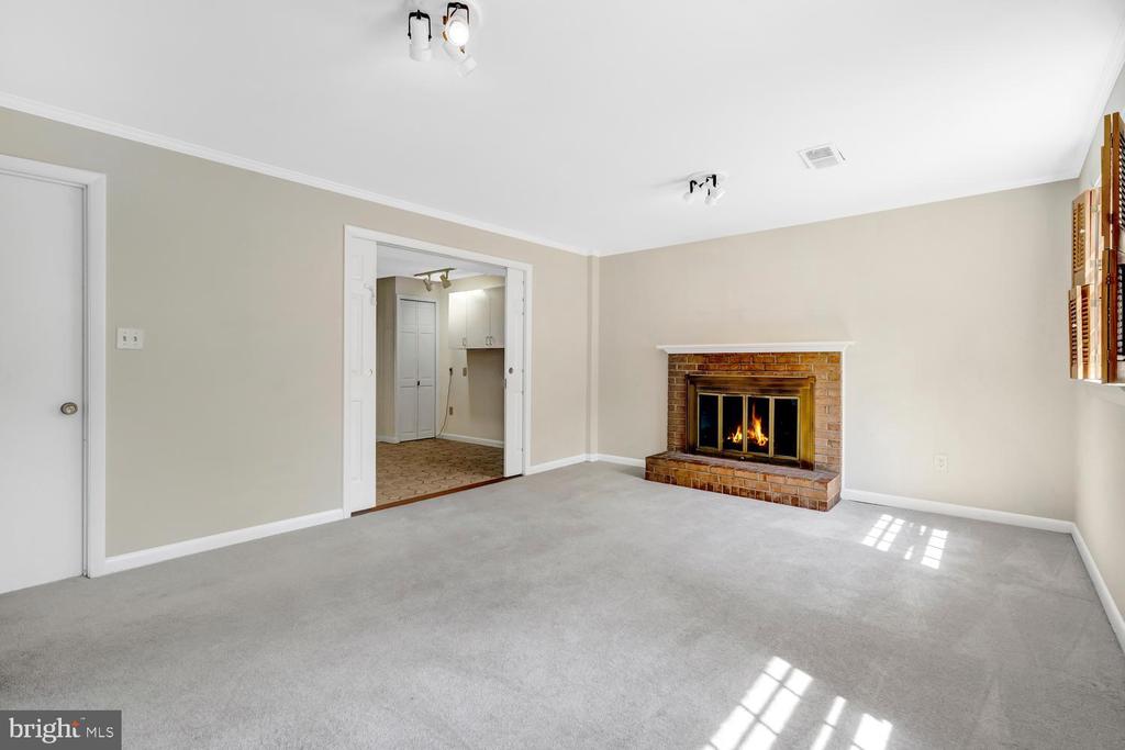 8010 CANDLEWOOD DRIVE