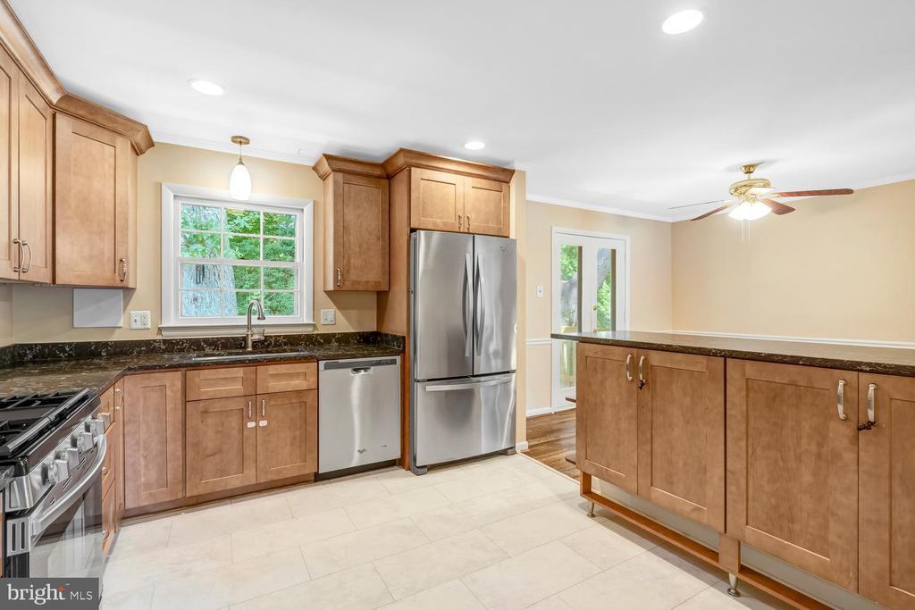 8010 CANDLEWOOD DRIVE