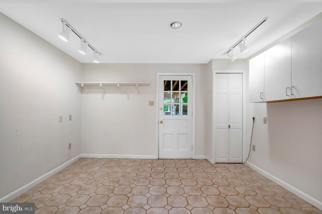 8010 CANDLEWOOD DRIVE