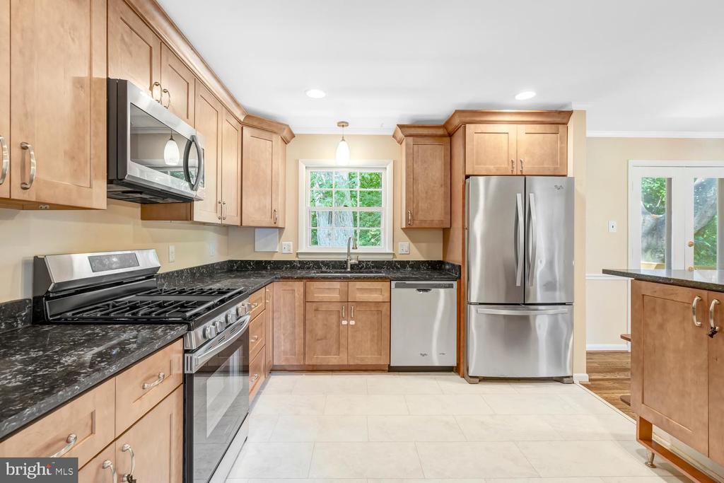 8010 CANDLEWOOD DRIVE