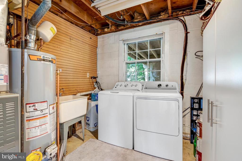 8010 CANDLEWOOD DRIVE