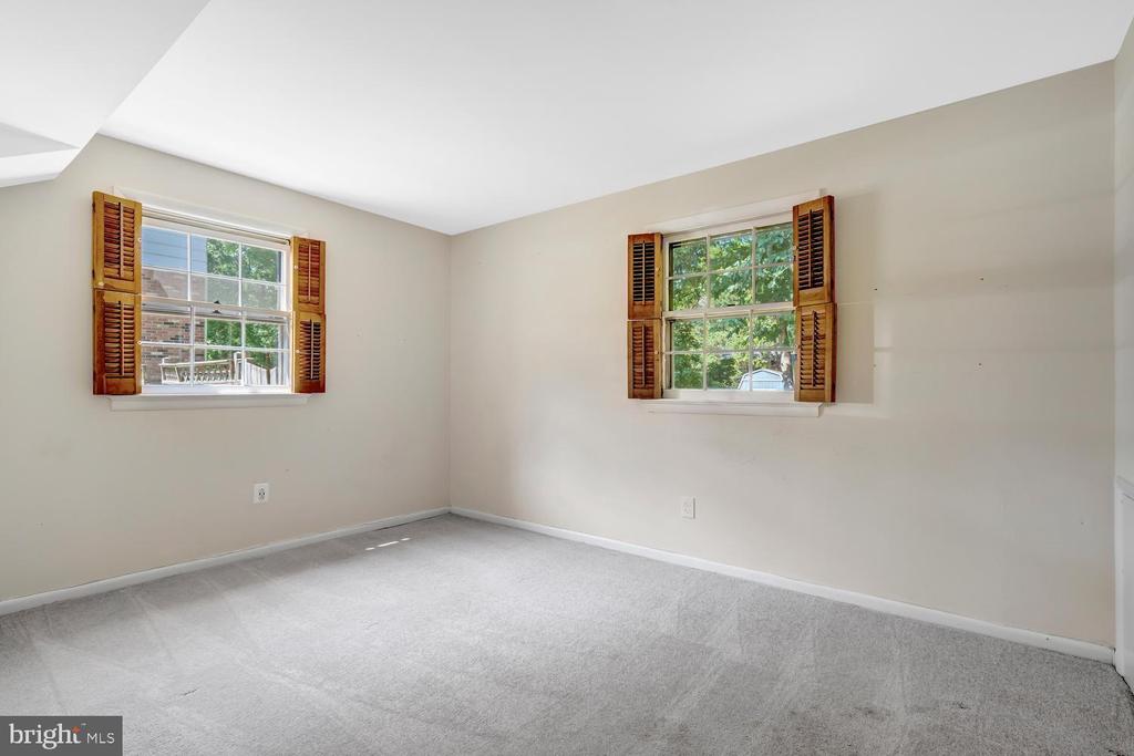 8010 CANDLEWOOD DRIVE