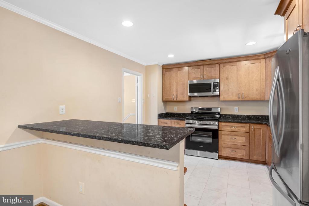 8010 CANDLEWOOD DRIVE