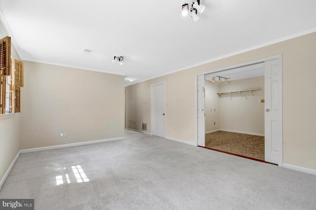 8010 CANDLEWOOD DRIVE