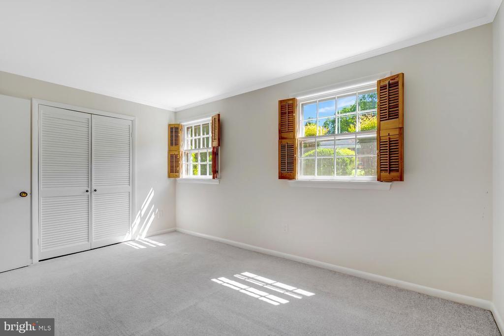 8010 CANDLEWOOD DRIVE