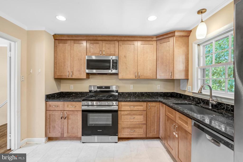 8010 CANDLEWOOD DRIVE