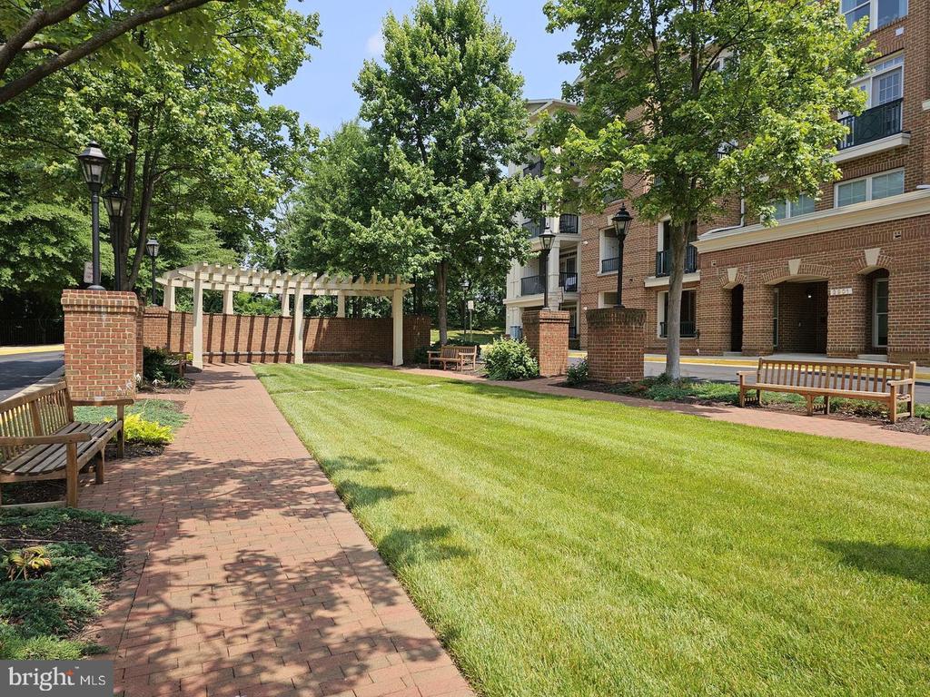2907 SAINTSBURY PLAZA Unit: 404