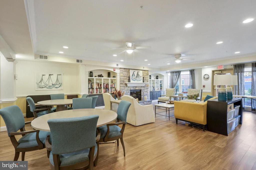2907 SAINTSBURY PLAZA Unit: 404