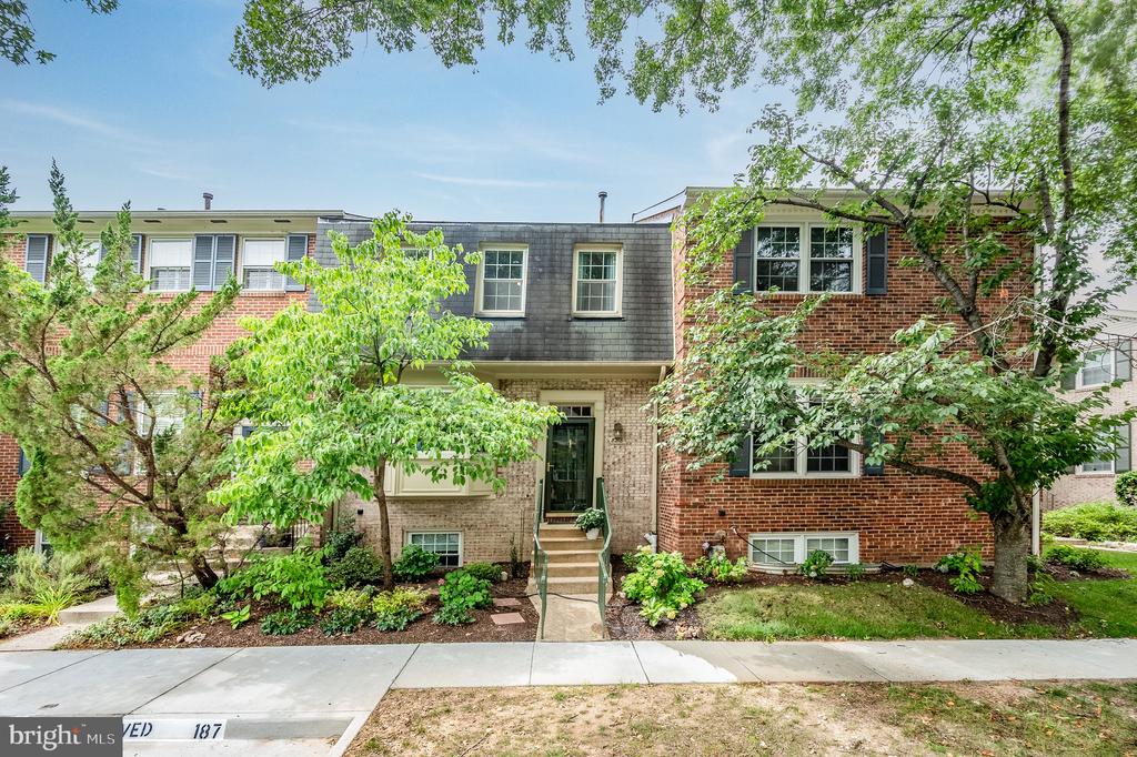 8218 CEDAR LANDING COURT