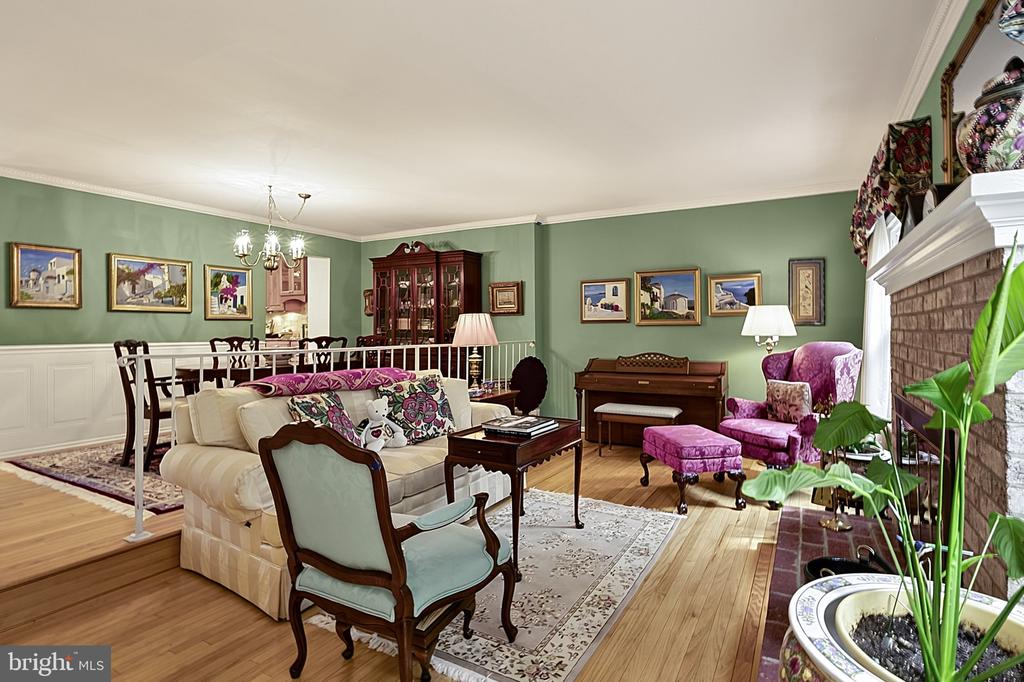 8218 CEDAR LANDING COURT